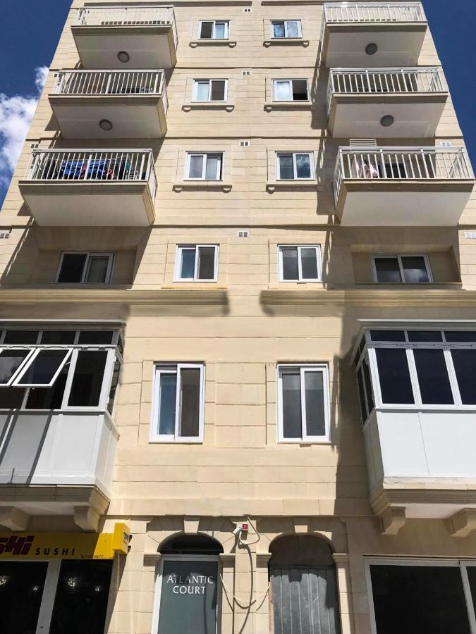 F11 1, Private Double With Private Bathroom In Shared Flat Homestay *
