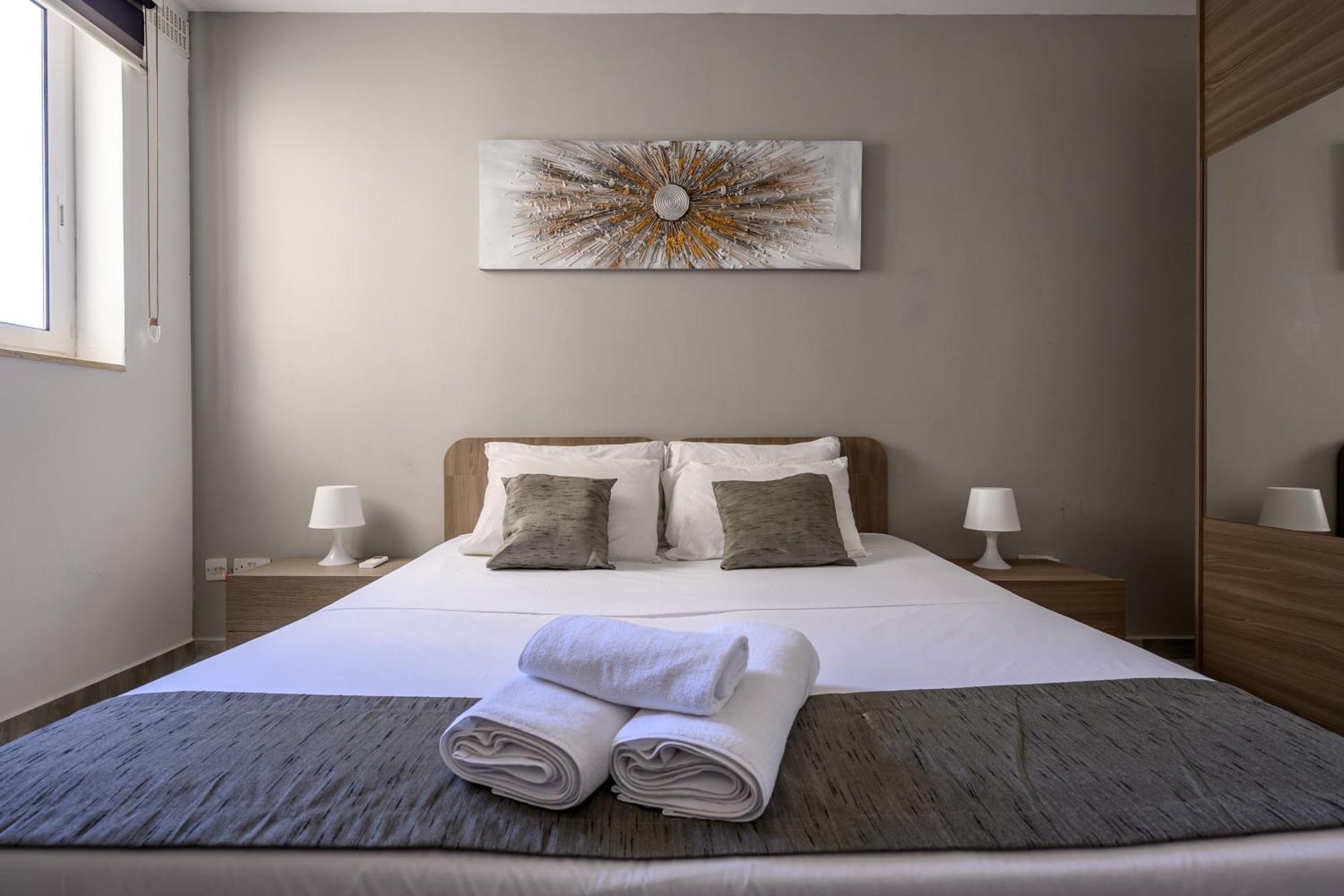 F11 1, Private Double With Private Bathroom In Shared Flat Homestay Msida