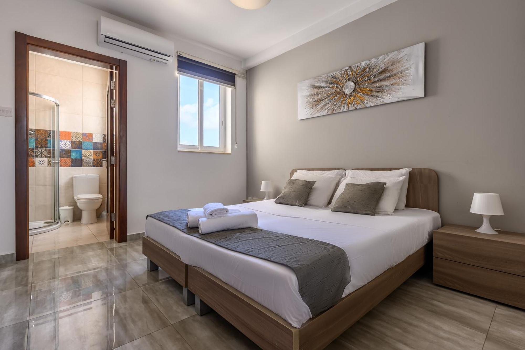 F11 1, Private Double With Private Bathroom In Shared Flat 民宿 *